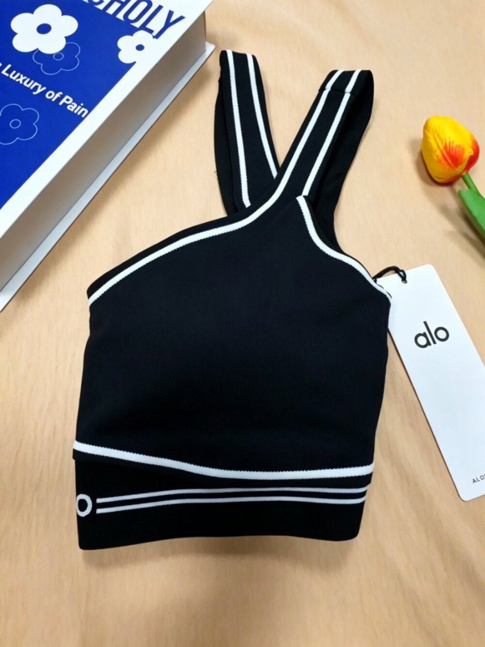 New With Tags🖤ALO Yoga Airbrush Heart Throb Sports Bra Black/White🎀 - Picture 7 of 10